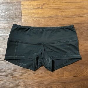 Fleo low rise contour black shorts